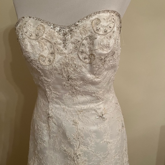Casablanca bridal. Gorgeous beading - Picture 2 of 12